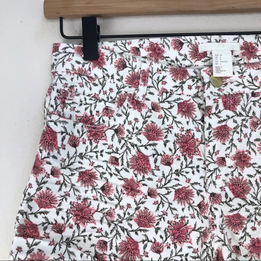 H&M Floral Zip Fly Shorts Size 6 - Picture 6 of 6